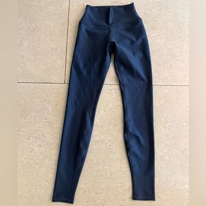 Women’s navy blue alo airlift leggings full length 28” size xs never worn